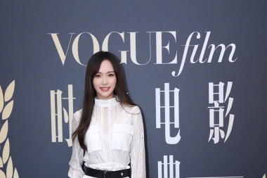 职场大戏撞档,周冬雨唐嫣隔空拼气场,你pick谁?