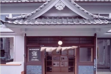 现在东京流行在澡堂看展览喝咖啡?