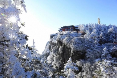 你见过雪后的峨眉山吗？简直像人间仙境