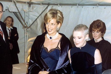 1996年第一次也是唯一一次出席Met Gala……