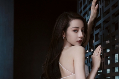 气温飙升 还是看清冷系美女更养眼