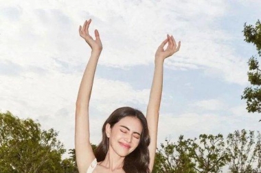 鲜花盛放的春夏交接之际，穿搭也要“花里胡哨”